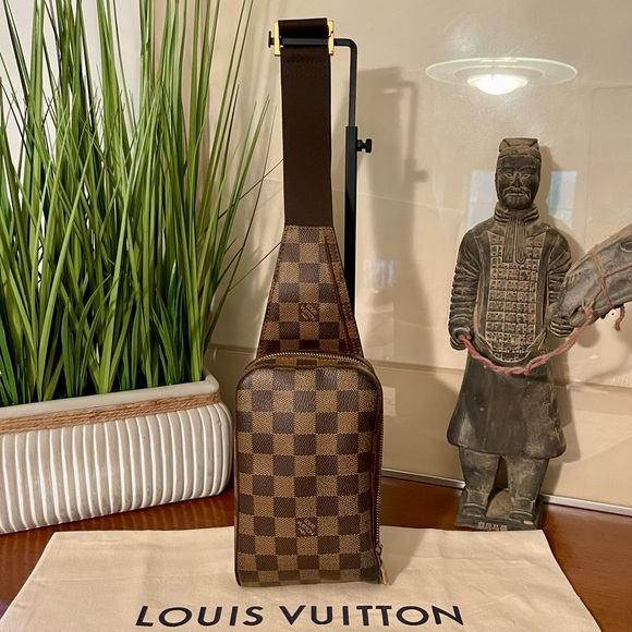 Louis Vuitton Geronimos Ebene Damier
Bum Bag - Picture 3 of 16